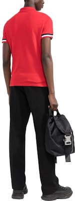 Moncler FW22 Kaos Polo Pendek dengan Garis Trim. H10918A00023899P0455 Shop Moncler FW22 Kaos Polo Pendek dengan Garis Trim. H10918A00023899P0455