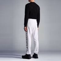 Shop Moncler FW22 Celana Jogger Putih dengan Logo Print. H20918H00003809KR001