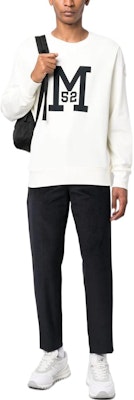 モンクレール FW22 レタープリント付きホワイトプルオーバースウェットシャツ H20918G00049809KR032 Lookbook モンクレール FW22 レタープリント付きホワイトプルオーバースウェットシャツ H20918G00049809KR032