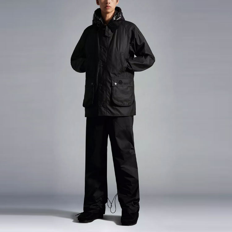 Moncler FW22 Black Down Jacket with Logo Patch Unisex. H20921A00034M2146999 圖 3