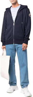 Moncler FW22 Hoodie Hitam Logo Patch dengan Tali Serut dan Resleting. G20918G00033899FL778 Lookbook Moncler FW22 Hoodie Hitam Logo Patch dengan Tali Serut dan Resleting. G20918G00033899FL778