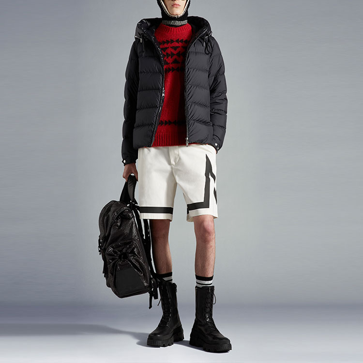 Lookbook Moncler FW22 Jaket Hitam Puffer Unisex Lengan Panjang Desain Gunung. H20911A0010554A81999