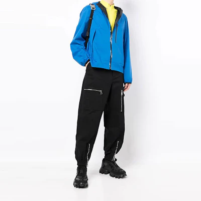 Chaqueta Azul con Capucha y Bolsillos Grandes Moncler FW22. 1A000945957C75N75N Lookbook Chaqueta Azul con Capucha y Bolsillos Grandes Moncler FW22. 1A000945957C75N75N