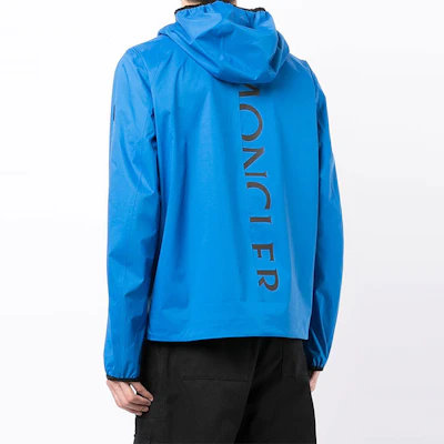 Chaqueta Azul con Capucha y Bolsillos Grandes Moncler FW22. 1A000945957C75N75N Shop Chaqueta Azul con Capucha y Bolsillos Grandes Moncler FW22. 1A000945957C75N75N