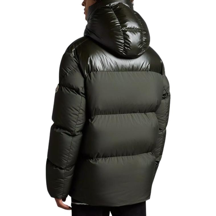 Shop Moncler FW22 Damavand 綠色羽絨外套帶logo貼章及連帽款式. H20911A0023454A81879