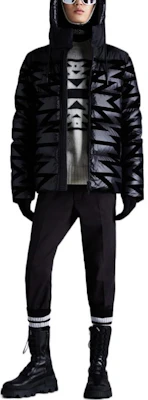 Moncler FW22 Grandrieux 短版連帽羽絨外套 黑色 H20911A001025966JF99 Lookbook Moncler FW22 Grandrieux 短版連帽羽絨外套 黑色 H20911A001025966JF99