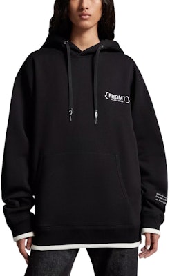 Moncler 2022秋冬字母印花黑色卫衣男女同款 H209U8G00002M2372999 Lookbook Moncler 2022秋冬字母印花黑色卫衣男女同款 H209U8G00002M2372999