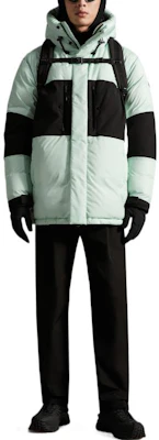 Moncler FW22 男士綠色拼接徽標羽絨外套 長袖 H20911A001155968E80N Lookbook Moncler FW22 男士綠色拼接徽標羽絨外套 長袖 H20911A001155968E80N