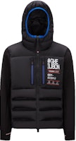 Moncler FW22 男士黑色Logo印花連帽羽絨外套 H20978G00018809HJ999 Buy Moncler FW22 男士黑色Logo印花連帽羽絨外套 H20978G00018809HJ999