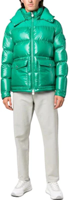 Moncler FW22 男女同款 Masaya 綠色滑雪連帽羽絨外套。 H20911A00255595ZJ84C Shop Moncler FW22 男女同款 Masaya 綠色滑雪連帽羽絨外套。 H20911A00255595ZJ84C
