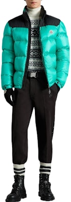 Moncler FW22 Peuplier Logo Patch Jaket Puffer Lelaki Zip Pendek Hijau Emerald H20911A001475967G81R Lookbook Moncler FW22 Peuplier Logo Patch Jaket Puffer Lelaki Zip Pendek Hijau Emerald H20911A001475967G81R