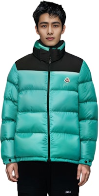Moncler FW22 Peuplier Logo Patch Jaket Puffer Lelaki Zip Pendek Hijau Emerald H20911A001475967G81R Sizing Moncler FW22 Peuplier Logo Patch Jaket Puffer Lelaki Zip Pendek Hijau Emerald H20911A001475967G81R