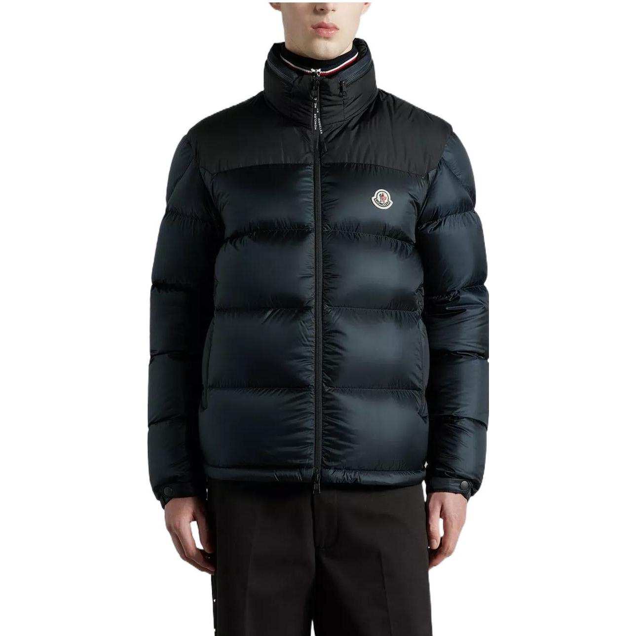 Shop Moncler FW22 滑雪季徽標短款羽絨外套男女拉鍊夾克 H20911A001475967G776