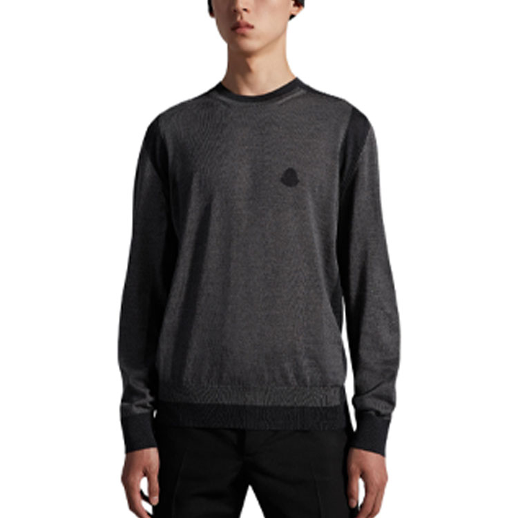 Lookbook 몽클레르 FW22 투톤 패치 롱슬리브 풀오버 스웨터 그레이 남성용. H20919C00021M1180989