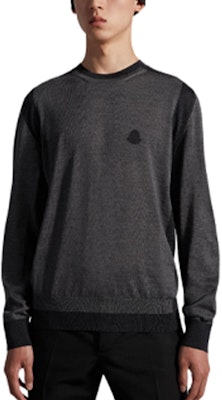 몽클레르 FW22 투톤 패치 롱슬리브 풀오버 스웨터 그레이 남성용. H20919C00021M1180989 Lookbook 몽클레르 FW22 투톤 패치 롱슬리브 풀오버 스웨터 그레이 남성용. H20919C00021M1180989