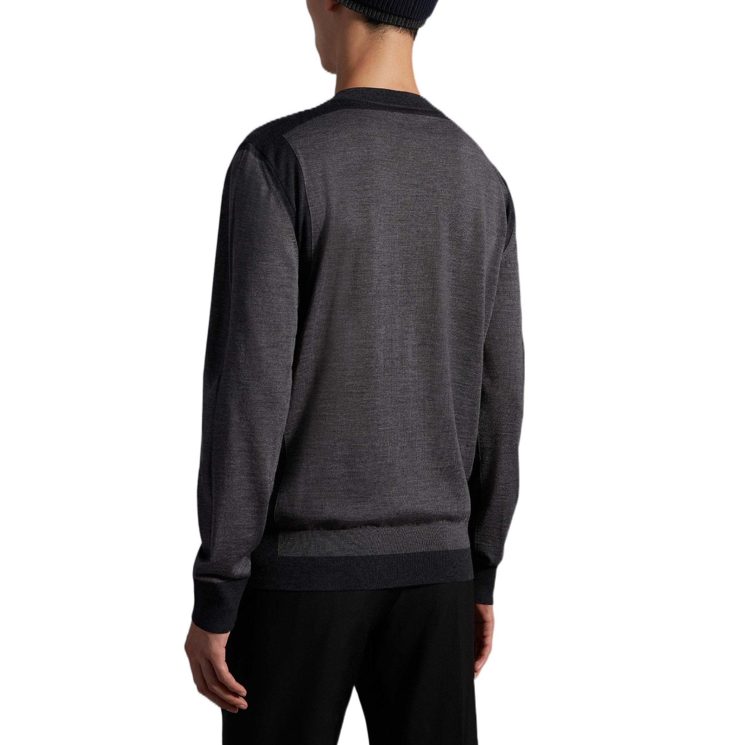 Shop 몽클레르 FW22 투톤 패치 롱슬리브 풀오버 스웨터 그레이 남성용. H20919C00021M1180989