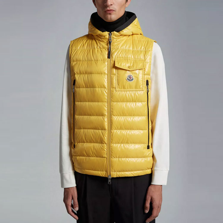 Shop Moncler FW22 黃色滑雪季男女連帽背心附徽章. I10911A00068M159210H
