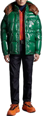 Moncler FW23 Jaket Pendek Hijau Karakorum Lengan Boleh Tanggal Uniseks. I20911A0014959607854 Lookbook Moncler FW23 Jaket Pendek Hijau Karakorum Lengan Boleh Tanggal Uniseks. I20911A0014959607854
