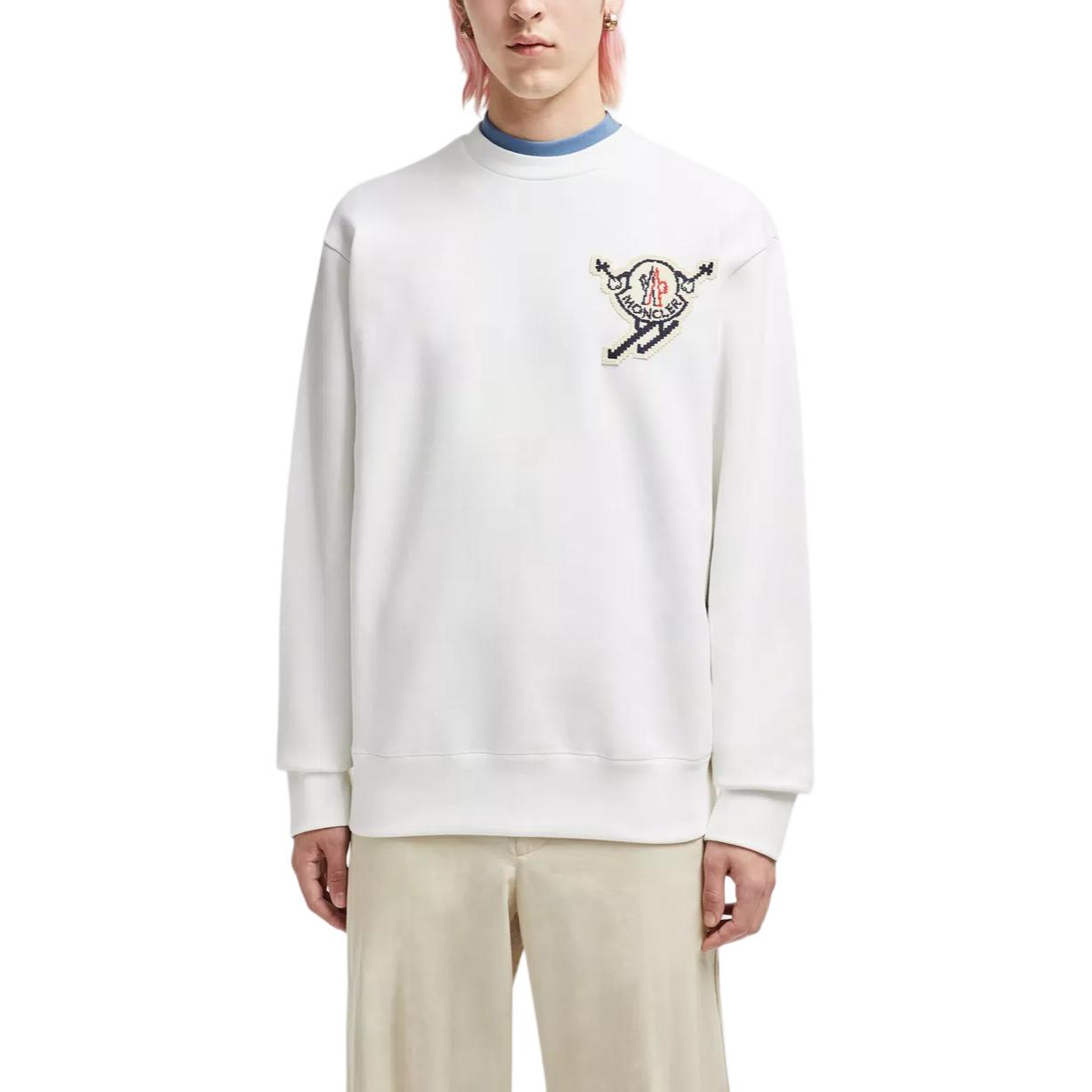 Lookbook 몽클레어 FW24 화이트 로고 패치 오버사이즈 긴팔 크루넥 티셔츠 J20918G00016899V4034
