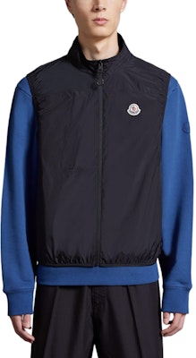 Moncler FW24 ARASHI Hitam Vest Zip Tanpa Lengan Logo Patch untuk Semua. J10911A001225396L999 Lookbook Moncler FW24 ARASHI Hitam Vest Zip Tanpa Lengan Logo Patch untuk Semua. J10911A001225396L999