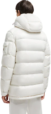 Moncler FW24 Chiablese 白色羽絨連帽短版拉鍊外套 男女款。 J20911A001625963V031 Lookbook Moncler FW24 Chiablese 白色羽絨連帽短版拉鍊外套 男女款。 J20911A001625963V031