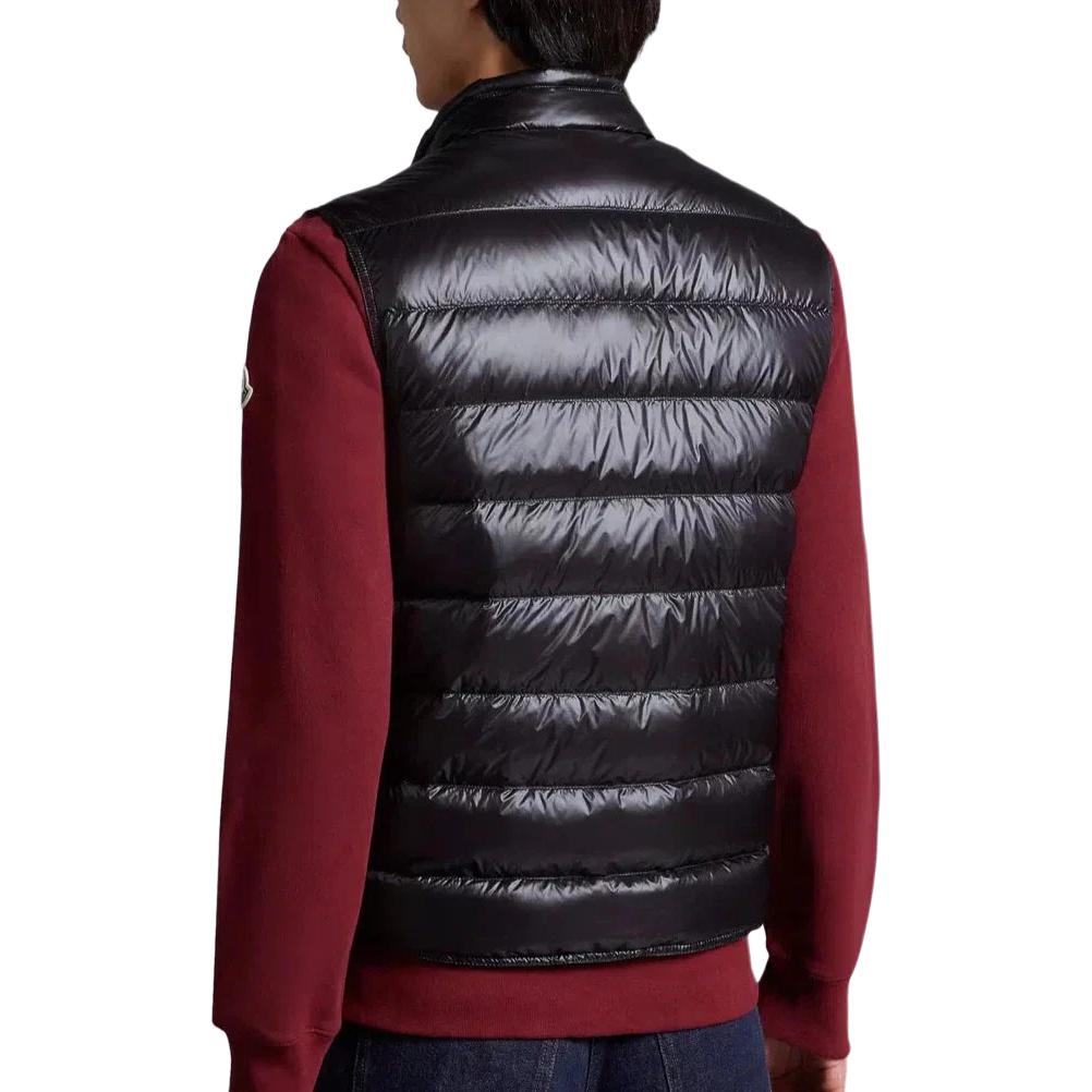Shop Moncler FW24 輕量拉鍊Logo背心 男女通用 黑色款 J20911A1070053029999