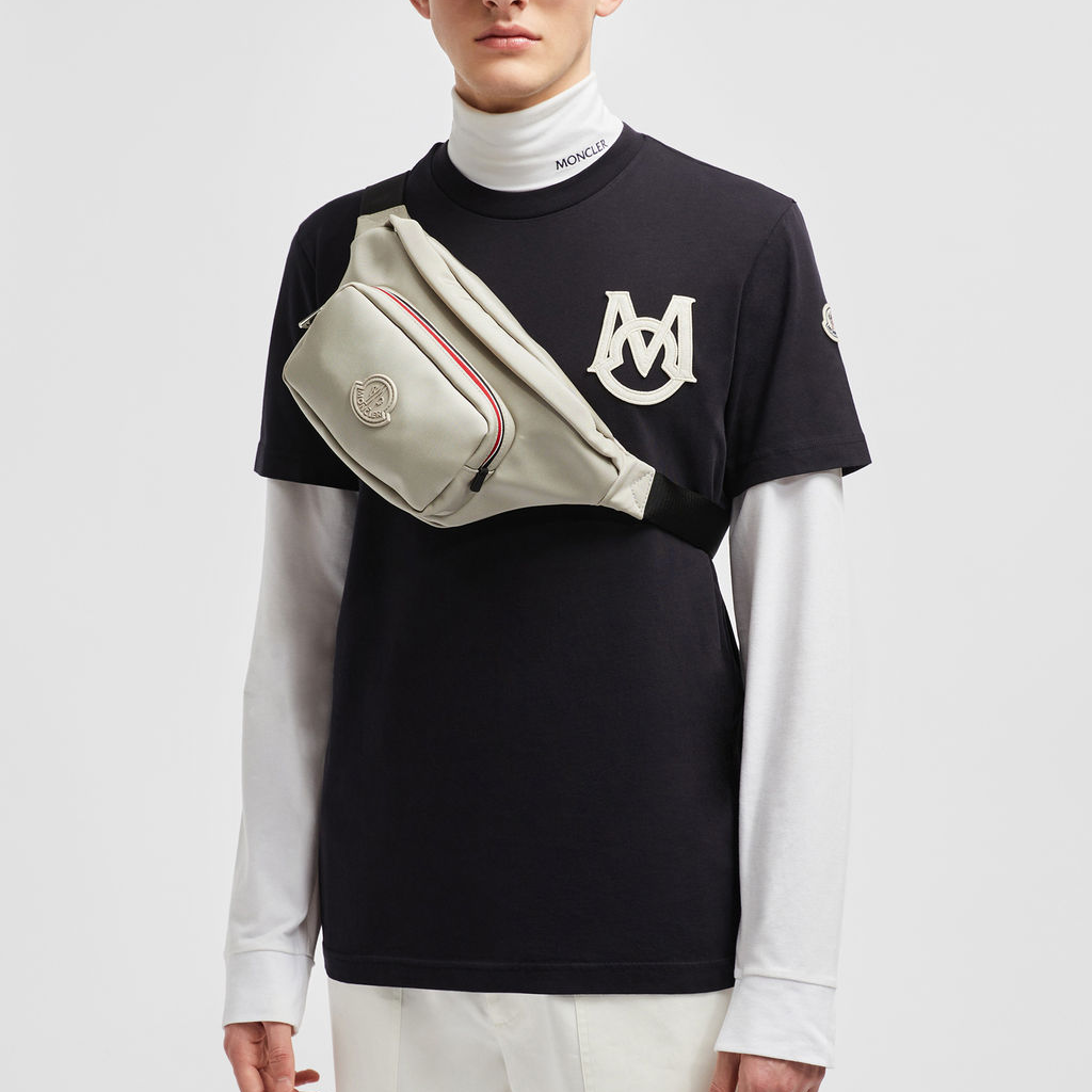 Shop モンクレール FW24 ロゴプリント ユニセックス クルーネック Tシャツ ブルー/ブラック J20918C000218390T778