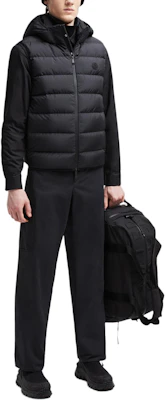 Moncler FW24 Valmasque Rompi Tanpa Lengan Anti Air Hitam Pria. J20911A000495973I999 Purchase Moncler FW24 Valmasque Rompi Tanpa Lengan Anti Air Hitam Pria. J20911A000495973I999