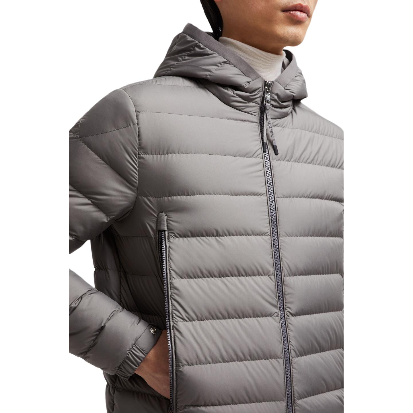 Moncler Galion Unisex Short Down Jacket with Logo Patch in Dark Grey. J20911A00079549SK93D 圖 6