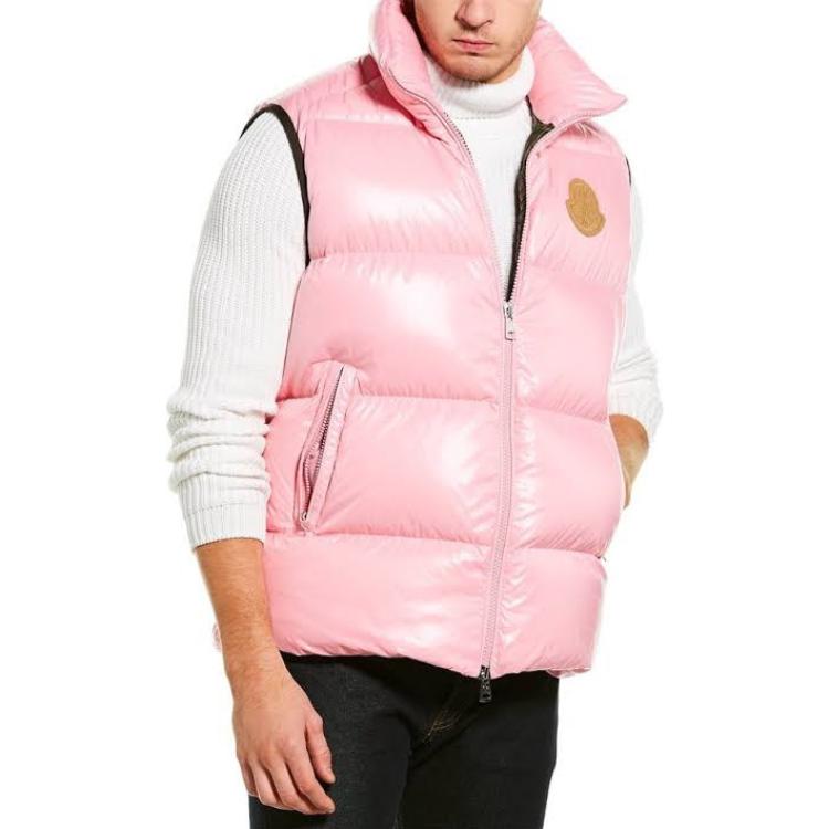 Lookbook MONCLER GENIUS 1952系列徽标补丁羽绒背心 F20921A5260068950526