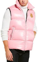 Lookbook MONCLER GENIUS 1952系列 標誌徽章羽絨背心。 F20921A5260068950526