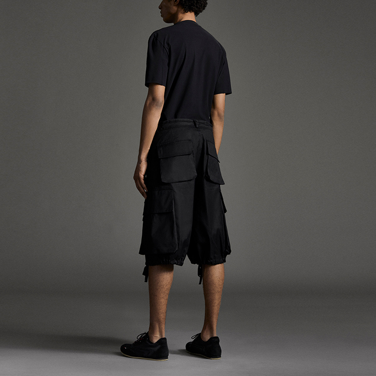 Purchase MONCLER GENIUS 1952 SS21 Celana Pendek Logo Multi-Pocket Hitam Pria 0922B703005499M999