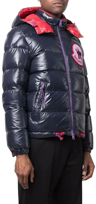 MONCLER GENIUS 1952 SS22 海軍藍品牌標誌連帽羽絨外套 男女通用 H10921A00014M1603744 Purchase MONCLER GENIUS 1952 SS22 海軍藍品牌標誌連帽羽絨外套 男女通用 H10921A00014M1603744