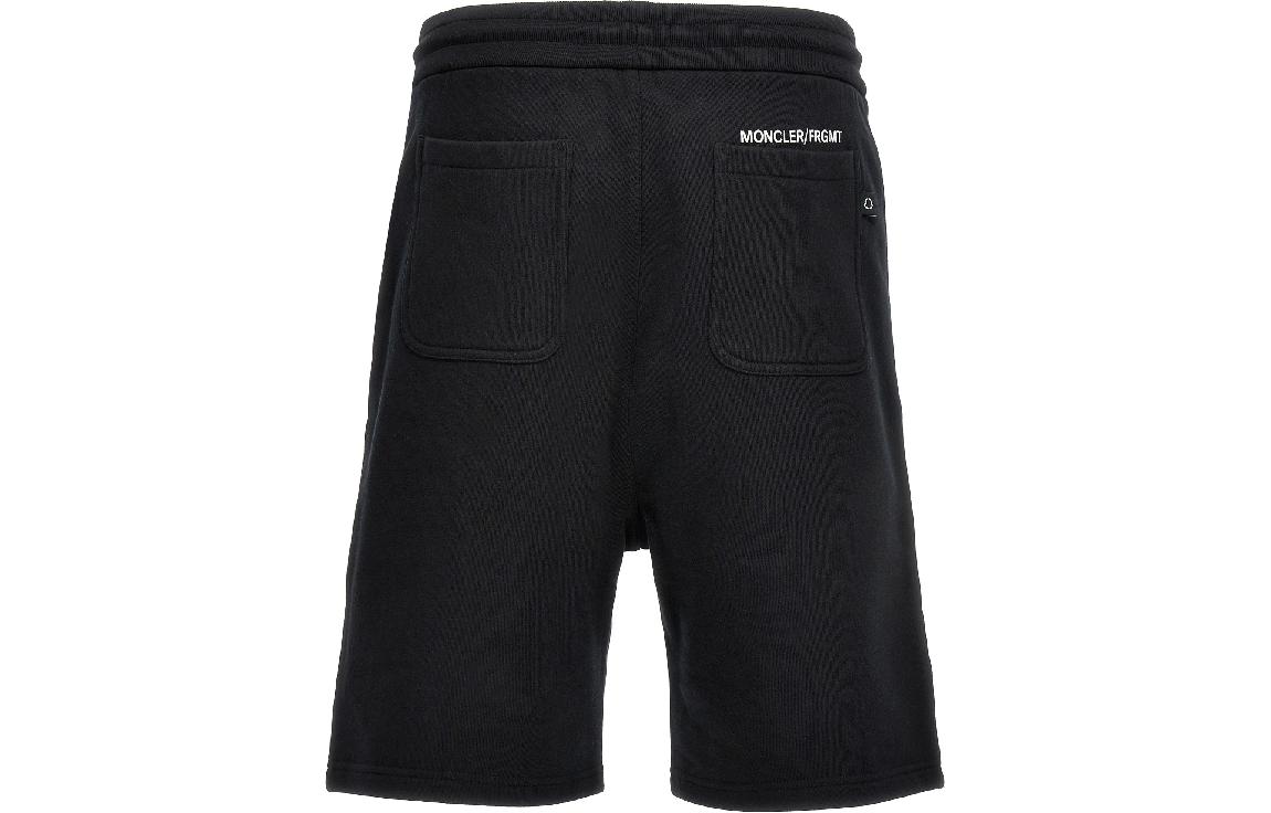 Lookbook MONCLER GENIUS Celana Pendek Kasual Loose Fit Warna Polos. 8H00003M2372-999