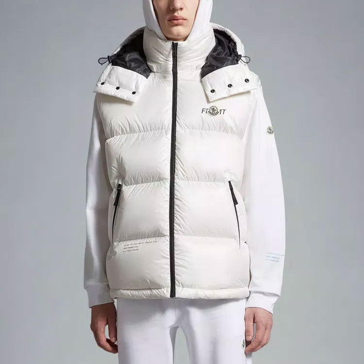 Lookbook モンクレール ジーニアス FRGMT 藤原ヒロシ ロゴ フーデッド ダウンベスト ホワイト I209U1A00009M3078032