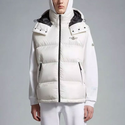 モンクレール ジーニアス FRGMT 藤原ヒロシ ロゴ フーデッド ダウンベスト ホワイト I209U1A00009M3078032 Lookbook モンクレール ジーニアス FRGMT 藤原ヒロシ ロゴ フーデッド ダウンベスト ホワイト I209U1A00009M3078032