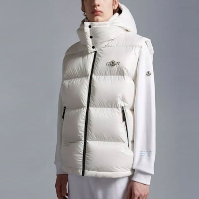 モンクレール ジーニアス FRGMT 藤原ヒロシ ロゴ フーデッド ダウンベスト ホワイト I209U1A00009M3078032 Purchase モンクレール ジーニアス FRGMT 藤原ヒロシ ロゴ フーデッド ダウンベスト ホワイト I209U1A00009M3078032