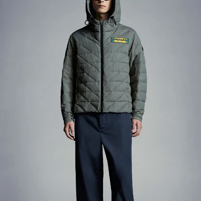 MONCLER GENIUS FW22 1952 幾何羽絨連帽外套 深灰 男款冬季外套 H10921A00028M1602918 Lookbook MONCLER GENIUS FW22 1952 幾何羽絨連帽外套 深灰 男款冬季外套 H10921A00028M1602918