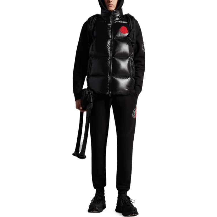 Lookbook MONCLER GENIUS FW22  Black Joggers with Solid Logo Patch Design. H20928H00003809KX999