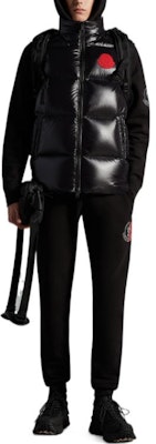 MONCLER GENIUS FW22 Black Joggers with Solid Logo Patch Design. H20928H00003809KX999 Lookbook MONCLER GENIUS FW22 Black Joggers with Solid Logo Patch Design. H20928H00003809KX999