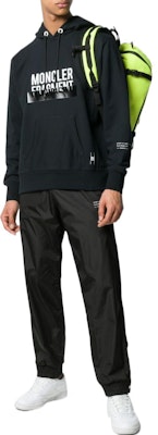 MONCLER GENIUS FW22 黑色logo印花套头卫衣 8003750809DW999 Lookbook MONCLER GENIUS FW22 黑色logo印花套头卫衣 8003750809DW999