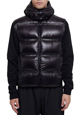 MONCLER GENIUS Harold黑色羽绒连帽背心 F209H1A51710C0624999 Shop MONCLER GENIUS Harold黑色羽绒连帽背心 F209H1A51710C0624999