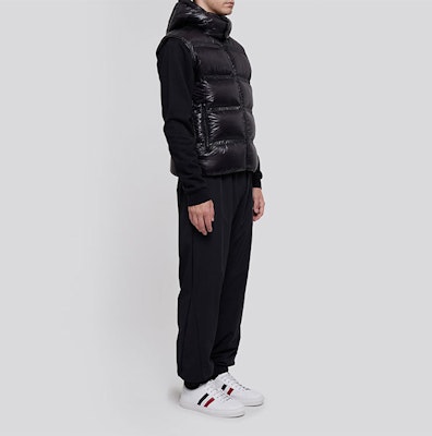 MONCLER GENIUS Harold黑色羽绒连帽背心 F209H1A51710C0624999 Sizing MONCLER GENIUS Harold黑色羽绒连帽背心 F209H1A51710C0624999