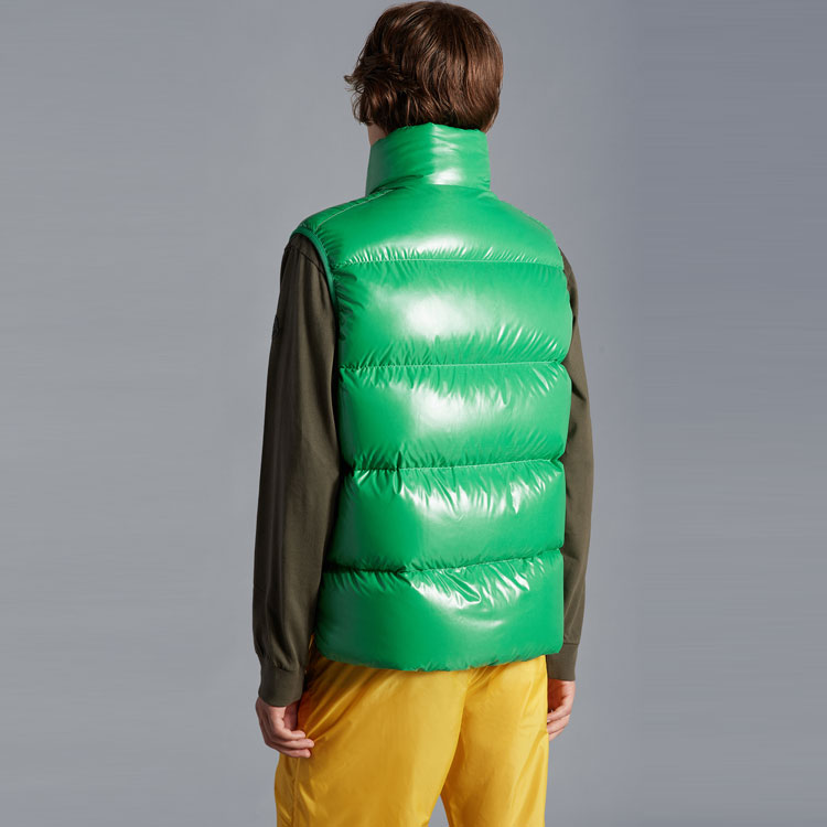 Shop 몽클레르 지니어스 솔리드 컬러 다운 베스트 그라스 그린 유니섹스 H20921A00037M2019834