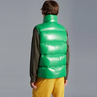 Shop MONCLER GENIUS 綠草色輕薄羽絨背心 男女款 H20921A00037M2019834
