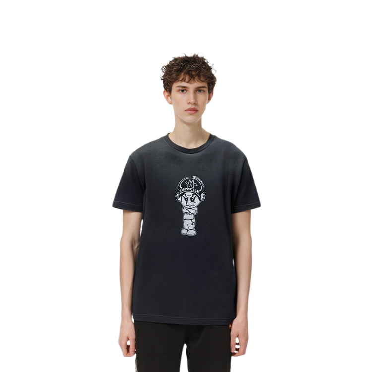 MONCLER GENIUS SS22 1952 Cartoon Logo Print Black  T-Shirt H10928C000088390T999 圖 7