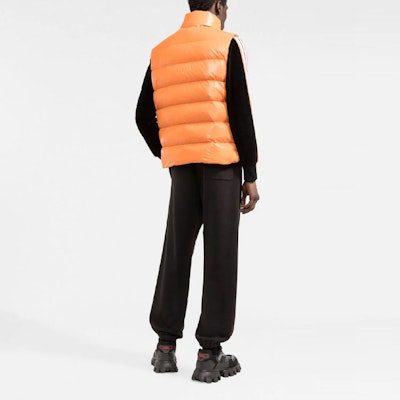 MONCLER GENIUS SS22 1952 标志印花羽绒背心 橙色. H10921A00032M16033A4 Shop MONCLER GENIUS SS22 1952 标志印花羽绒背心 橙色. H10921A00032M16033A4