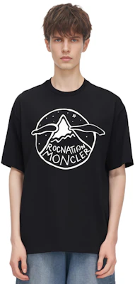 몽클레르 지니어스 SS24 블랙 로고 프린트 릴렉스 핏 코튼 반팔 티셔츠 8C0000689A8Y999 Shop 몽클레르 지니어스 SS24 블랙 로고 프린트 릴렉스 핏 코튼 반팔 티셔츠 8C0000689A8Y999