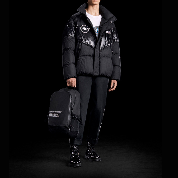 Shop MONCLER GENIUS 黑色皮卡丘貼布冬季短版羽絨滑雪外套 (男女適用) F209U1B50510539YK999