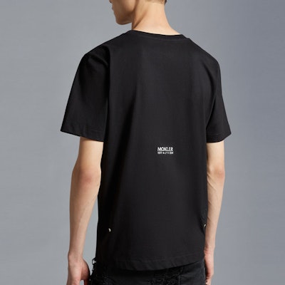 MONCLER GENIUS x 1017 ALYX 9SM Graphic Print Black Unisex T-Shirt. H209Y8C00001M2780999 Shop MONCLER GENIUS x 1017 ALYX 9SM Graphic Print Black Unisex T-Shirt. H209Y8C00001M2780999